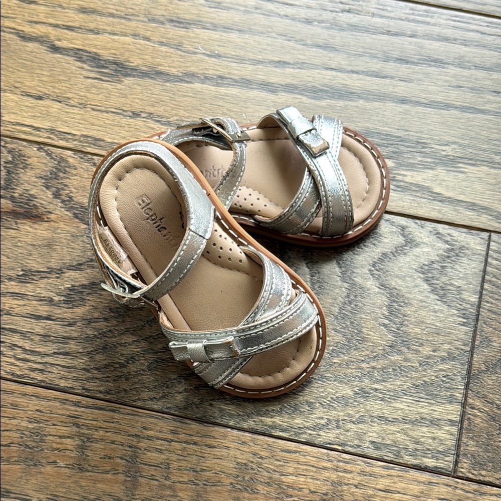 Elephantito Silver Kids Sandals US5 EU20 free shipping GUC